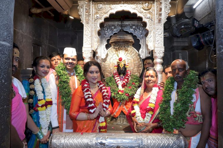 पंढरपूरात आषाढी एकादशी सोहळल्यानिमित्त मुख्यमंत्री देवेंद्र फडणवीस यांच्या हस्ते विठ्ठल - रुक्मिणीची महापूजा संपन्न.  ◼️ पंढरपुरात 25 लाखाहून भाविक दर्शनासाठी दाखल