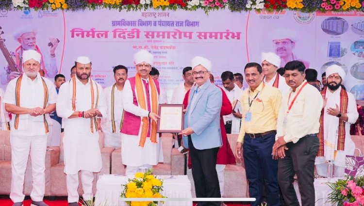 सोलापूरचे  पालकमंत्री जयकुमार गोरे यांचे मनाचा मोठेपणा  ◼️ जिल्हाधिकारी व सिईओ यांचा मुख्यमंत्र्यांच्या हस्ते सन्मान..  ◼️ सातारा व पुणे जिल्ह्यातील सन्मानपत्र विभागीय आयुक्तांकडे..  ◼️ आषाढी यात्रेतील उत्कृष्ठ कामाचा गौरव