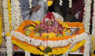 श्री विठ्ठल- रुक्मिणी मंदिरात श्रीकृष्णजन्माष्टमी उत्साहात साजरी....,  ◼️ विठ्ठल  भाविक- भक्तांची मोठी उपस्थित सुंठवड्याचा प्रसादाचे  वाटप...