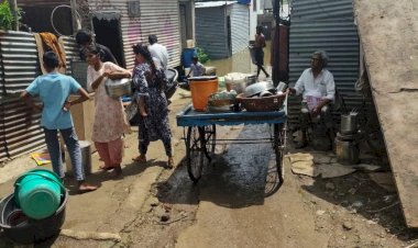 उजनी धरणातून 1 लाख 51 हजार 600 तर वीर मधून  15 हजार 324 क्युसेक विसर्ग   ◼️ शहरातील भीमा नदी काठावरील 137 कुंटुंबाचे  सुरक्ष‍ितस्थळी  स्थलांतर..  ◼️ पुराचा धोका लक्षात घेवून आणखी 100 कुंटुंबाचे  होणार स्थलांतर...  ◼️ संगम येथून 1 लाख 95 हजार 861  विसर्ग..                            ◼️ गोपाळपूर येथील  दोन्ही पूल  पाण्याखाली