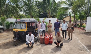 पंढरपूर शहरात रिक्षामध्ये अवैध गॅस भरताना दोघांना अटक  ◼️ सहा.पोलीस अधिक्षक श्री डगळे यांच्या मार्गदर्शनाखाली शहर पोलीसांची कारवाई