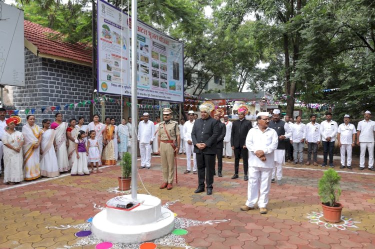 स्वातंत्र्यदिनी तहसिल , प्रांत अधिकारी कार्यालय पंढरपूर येथे  ध्वजारोहण संपन्न...