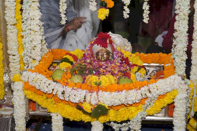 श्री विठ्ठल- रुक्मिणी मंदिरात श्रीकृष्णजन्माष्टमी उत्साहात साजरी....,  ◼️ विठ्ठल  भाविक- भक्तांची मोठी उपस्थित सुंठवड्याचा प्रसादाचे  वाटप...