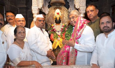 उच्च व तंत्र शिक्षण मंत्री चंद्रकांत पाटील यांनी घेतले श्री विठ्ठल -रुक्मिणी मातेचे दर्शन