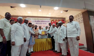 पंढरपूर बाजार समितीला उत्कृष्ट बाजार समितीचा वसंतदादा पाटील राज्यस्तरीय स्मृति  पुरस्कार प्रदान  ◼️ पंढरपूर बाजार समितीने पांडुरंग कारखान्याचे चेअरमन प्रशांतराव परिचारक व युटोपियन साखर कारखान्याचे चेअरमन उमेश परिचारक यांच्या मार्गदर्शनाखाली आज पर्यंत शेतकऱ्यांसाठी उत्कृष्ट नियोजन करून विकास करण्याचा प्रयत्न केल्यामुळेच हा राज्यस्तरीय स्मृती पुरस्कार मिळाला :-  सभापती ,हरिष दादा गायकवाड.