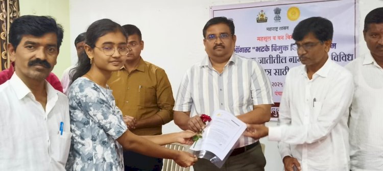 भटक्या जमाती व विमुक्त जाती लाभार्थी विद्यार्थ्यांना 137 प्रमाणपत्रांचे वाटप तहसील कार्यालय पंढरपूर चा उपक्रम;  शासनाच्या विविध योजनांचा लाभ पोहचवू   -  प्रांताधिकारी सचिन इथापे