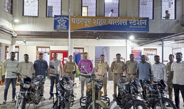 पंढरपूरात मोटार सायकल चोरी करणाऱ्या चोरांकडुन पाच मोटार सायकली जप्त  ◼️  शहर पोलिसांची उत्कृष्ट कामगिरी