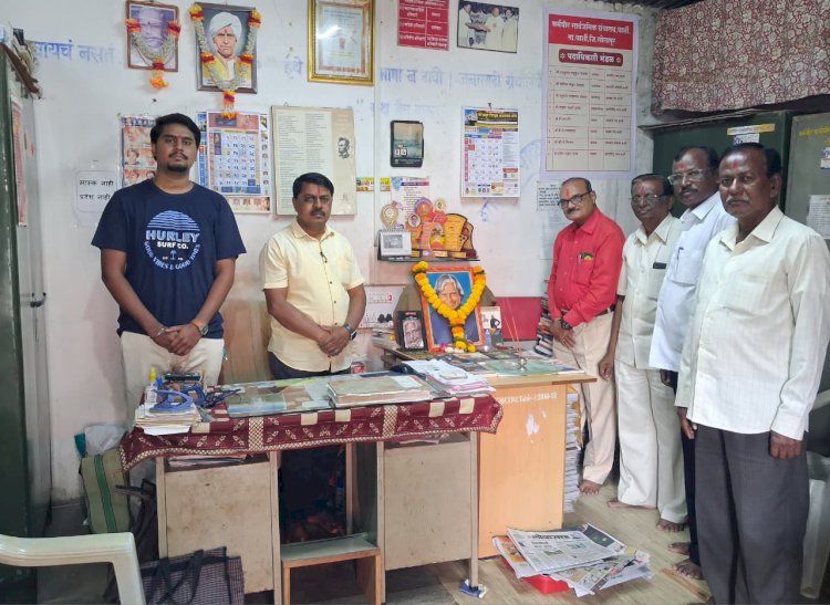 बार्शीच्या कर्मवीर सार्वजनिक ग्रंथालयात विविध उपक्रमाने जयंती व वाचन दिन साजरा....