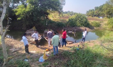 चिचोंली भोसे , इसबावी येथील अवैध वाळू वाहतुकीवर महसूल प्रशासनाची  कारवाई  ◼️ कारवाईत आठ लाकडी होड्या नष्ट