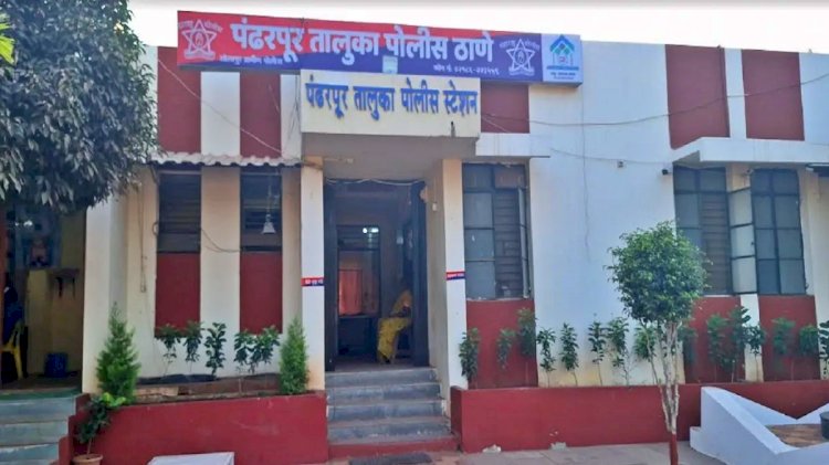 पंढरपूर तालुका पोलीस ठाणेची  गुरसाळे हद्दीत धडक कारवाई   ◼️ अवैध जुगार अड्डयावर धाड ०२ लाख, ५४ हजार, १७० रूपयांचा मुद्देमाल जप्त.  संशयित आरोपीवर कडक कारवाई