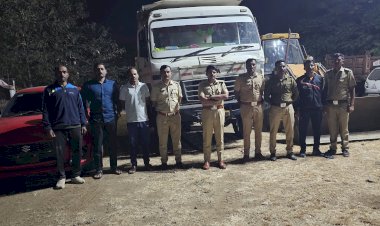 उपविभागीय कार्यालय पंढरपुर तसेच पंढरपुर शहर पोलीस यांची अवैध वाळू उत्खनन व वाळु साठयावर संयुक्तिीक धडक कारवाई  एक जेसीबी, टिपर, वाळुसह व एक स्विफट कार असा ५२,३४,०००/-रू किमतीचा मुददेमाल ताब्यात