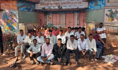 सुगाव खुर्द जि. प.प्रा. शाळेतील उर्मट वागणाऱ्या शिक्षकाच्या बदलीसाठी पालकांनी ठोकले शाळेला टाळे   ◼️ तब्बल चार तास शाळा राहिली बंद   ◼️ व्यसनाधीन शिक्षकांना पाठीशी घालणाऱ्या मजोर गटशिक्षणाधिकारीऱ्याची वरिष्ठ अधिकाऱ्याकडून चौकशी करण्याची पालकांची मागणी