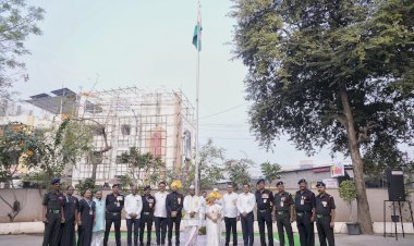 श्री विठ्ठल - रुक्मिणी भक्तनिवास येथे ध्वजारोहण संपन्न,  ◼️ अन्नछत्रात गोड पदार्थाचा समावेश,   ◼️ श्री विठ्ठल -रुक्मिणी मातेस अलंकार परिधान,