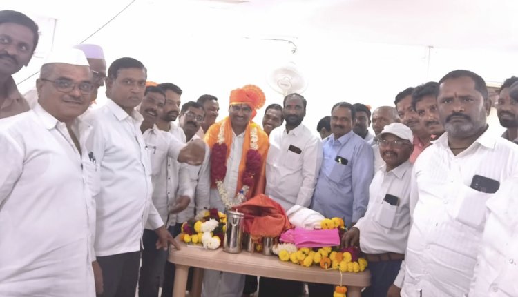 सोलापूर जिल्हा ग्रंथालय संघाच्या अध्यक्षपदी पंढरपूरचे ज्योतीराम  गायकवाड तर उपाध्यक्षपदी पांडुरंग सुरवसे यांची  निवड  ◼️ २०२६ ते २०२९ या कालावधीसाठी कार्यकारी मंडळ जाहीर; पंढरपूर तालुक्यातील कार्यकर्त्यांमध्ये गुलालाची उधळण करून जल्लोष साजरा  ◼️ ग्रंथालय संघाचे काम तळागाळापर्यंत पोहोचवणार नूतन जिल्हा अध्यक्ष:- गायकवाड