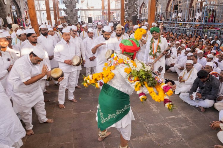 श्री विठ्ठल सभामंडप येथे औसेकर महाराजांचे चक्रीभजन संपन्न