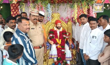 पंढरपूर तालुका पोलीस ठाणे हद्दीत छत्रपती शिवाजी महाराज जयंती उत्साहात सुरू  ◼️ सोहळ्यानिमित्त 12 गावात रक्तदान शिबिराचे केले आयोजन   ◼️ शिवजन्मोत्सव मंडळाच्या पदाधिकार्‍याकडून उत्स्फूर्त प्रतिसाद  ◼️ पोलीस स्टेशनच्या डीजे मुक्त  छत्रपती शिवजयंतीस ग्रामीण भागातून मोठा प्रतिसाद