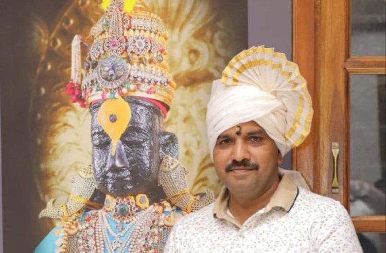 श्री. विठ्ठल - रूक्मिणी सभामंडपातील ऐतिहासिक चित्रे सुरक्षित ठिकाणी जतन..... मंदिर समितीचे कार्यकारी अधिकारी ,- राजेंद्र शेळके