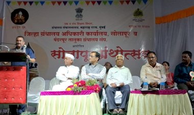 ग्रंथालयानी वाचकाची वाट न पाहता आपणच वाचका पर्यंत जाण्याचा नवीन वर्षात संकल्प करावा ,--- राज्याचे ग्रंथालय संचालक  अशोक गाडेकर  ◼️ पंढरीत दोन दिवशीय ग्रंथोत्सवाचा समारोप; उत्कृष्ठ वाचक म्हणून शिक्षक नेते ज्योतीराम बोंगे गुरुजी ,नितीन पाटील गुरुजी यांचा विशेष सन्मान  ◼️ दिग्गज  जेष्ठ ग्रामीण साहित्यिक, द .त्ता .भोसले  हे वय झाल्यामुळे कार्यक्रमास येऊ शकले नसल्याने रसिकांना त्यांची अनुउपस्थित जाणवत होती,  ◼️ पंढरीत ग्रंथोत्सव रंगला ,वाचन संस्कृतीला नवे बळ