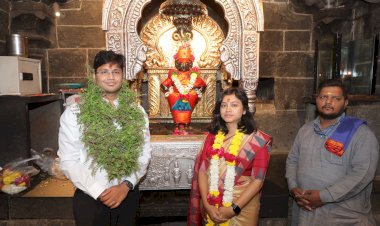 सोलापूरचे नूतन जिल्हाधिकारी कार्तिकेयन एस. यांनी घेतले श्री विठ्ठल- रुक्मिणी मातेचे दर्शन