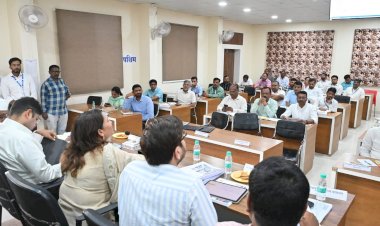 यावर्षीची पंढरपूर आषाढी वारी यशस्वी व संस्मरणीय करण्यासाठी सर्व विभागांनी टीम म्हणून काम करावे    - विभागीय आयुक्त शितल तेली - उगले