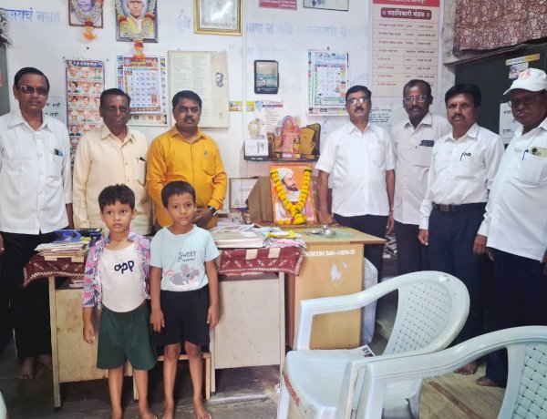 बार्शी येथील कर्मवीर सार्वजनिक ग्रंथालयात छत्रपती शिवाजी महाराज शिवराज्याभिषेक सोहळा शिवस्वराज्य दिन उत्साहाने साजरा