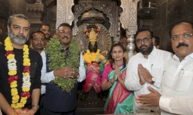 परिवहन मंत्री प्रताप सरनाईक यांनी घेतले श्री विठ्ठल- रुक्मिणी मातेचे दर्शन