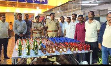 पंढरपूर शहर पोलिसाची  आषाढी वारीच्या अनुषंगाने मोठी कारवाई   ◼️ 1 लाख 42 हजार रुपयाची अवैध दारू व एक कार  दोन मोटरसायकल असा एकूण 11 लाख 42 हजार रुपयांचा मुद्देमाल जप्त