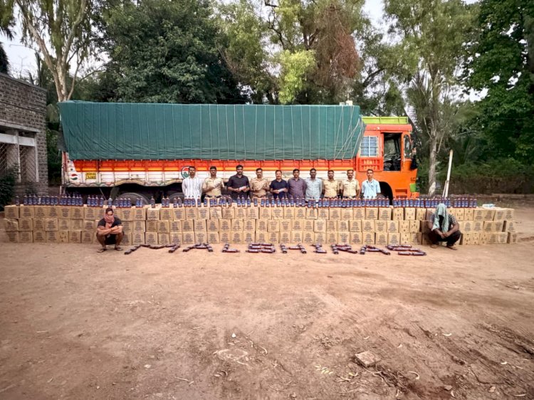 राज्य उत्पादन शुल्क भरारी पथकाची गोवा बनावटीच्या विदेशी मद्य वाहतूकीवर माळशिरस मध्ये धडक कारवाई   ◼️ 1 कोटी 24 लाख 71 हजार  रुपयांचा मुददेमाल जप्त