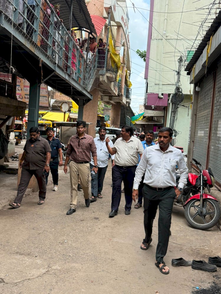 जिल्हाधिकारी एस. कार्तिकेयन यांनी केली दर्शन रांग व पत्राशेडची पाहणी  ◼️ V.I.P दर्शन नोंदणी वहीची केली तपासणी
