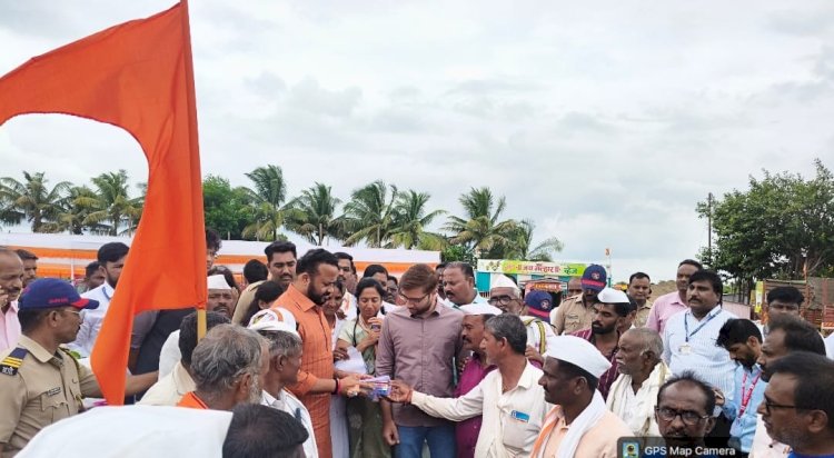 सोलापूरचे पालकमंत्री जयकुमार गोरे यांच्या हस्ते धर्मपुरी येथे दिंडी प्रमुखांना प्रथमोपचार किटचे वाटप   ◼️ आरोग्य विभागाकडून वारकऱ्यांसाठी सुविधा सज्ज;  मुख्य कार्यकारी अधिकारी कुशल जैन यांची उपस्थिती ,
