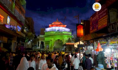 भारताचा 80 वा स्वातंत्र्य दिनानिमित्त श्री विठ्ठल - रुक्मिणी मंदिरात आकर्षक फुलांची सजावट.
