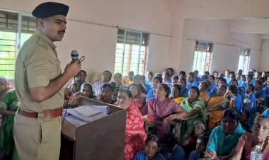भाळवणीत निर्भया पथकाकडून विद्यार्थ्यांना 'सुरक्षिततेचे धडे'.