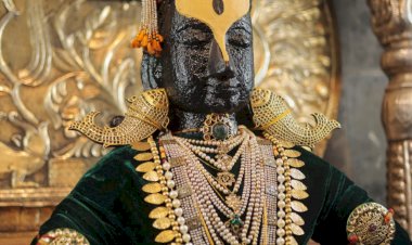 रक्षाबंधन (राखी पौर्णिमा)  निमित्त श्री विठ्ठल व रुक्मिणी मातेस पारंपरिक अलंकार परिधान.