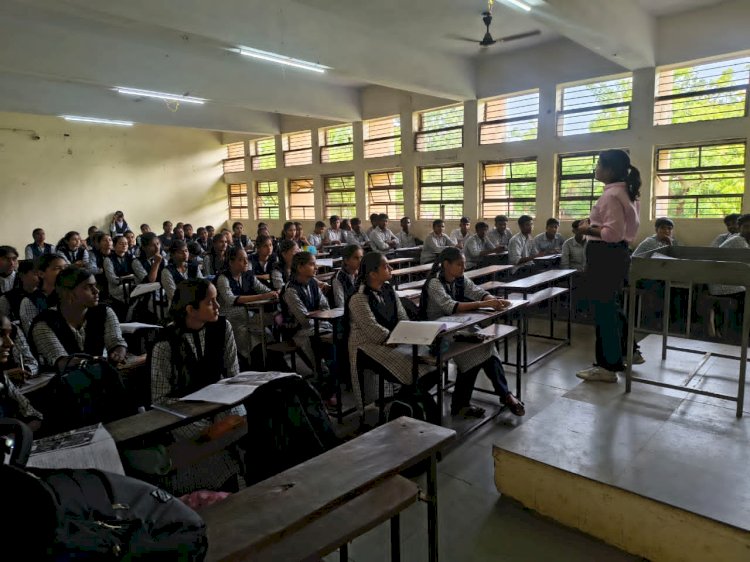 सायबर वॉरियर्सची शाळेत धडक; विद्यार्थ्यांना ऑनलाइन  फसवणुकीपासून बचावाचे मार्गदर्शन