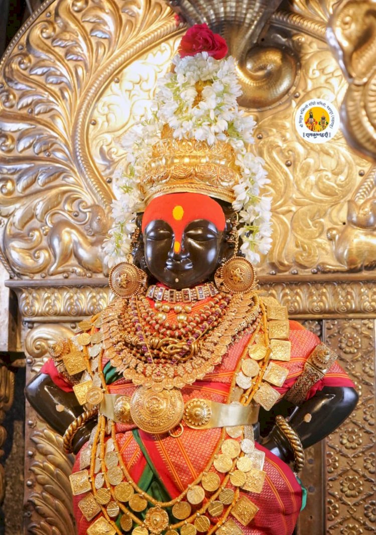 पंढरपूर येथे श्री विठ्ठल मंदिरात श्रावणी शुक्रवार निमित्त श्री रुक्मिणी मातेस  विविध आकर्षक अलंकार परिधान.