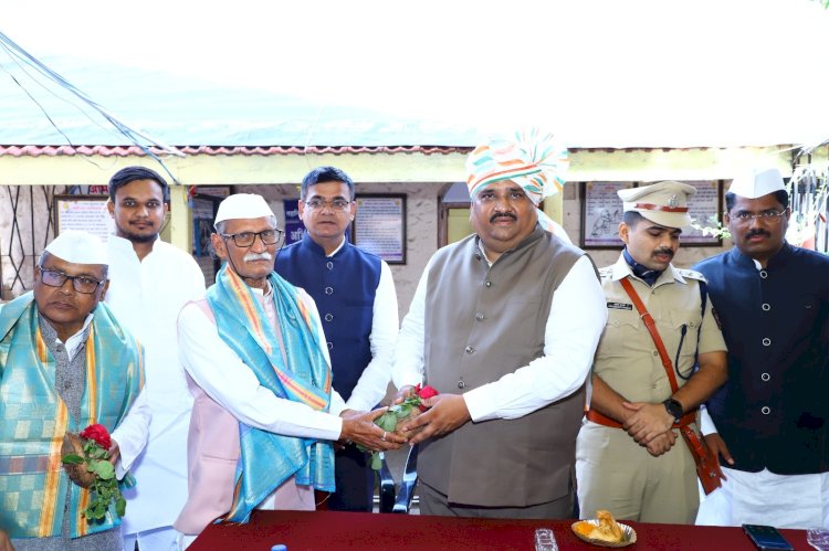 स्वातंत्र्यदिनी पंढरपूर तहसिल कार्यालय येथे  ध्वजारोहण संपन्न.  ◾प्रांत अधिकारी सचिन इथापे यांच्या शुभहस्ते ध्वजारोहण.