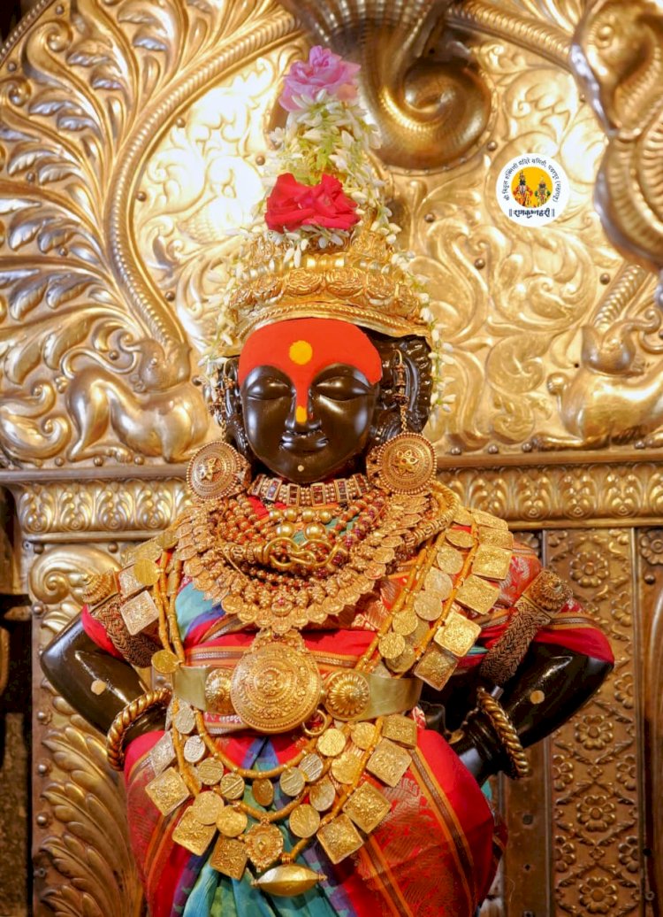 श्री. विठ्ठल- रुक्मिणी मंदिरातील रुक्मिणी मातेस पारंपरिक अलंकार परिधान.