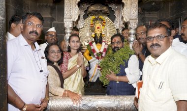 रोजगार हमी योजना मंत्री भरत गोगावले यांनी घेतले श्री विठ्ठल- रुक्मिणी मातेचे दर्शन.