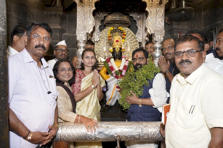 रोजगार हमी योजना मंत्री भरत गोगावले यांनी घेतले श्री विठ्ठल- रुक्मिणी मातेचे दर्शन.