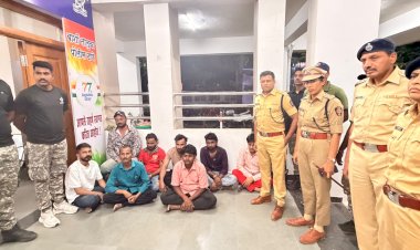 सोलापूर जिल्हा पोलीस प्रमुख अतुल कुलकर्णी यांचे बार्शी शहर व तालुक्यात अवैद्य व्यवसायावर सर्जिकल स्ट्राइक.  ◾जुगार अडा, स्पा सेंटरच्या नावाखाली चालणाऱ्या अनैतिक मानवी व्यापार (वैश्या व्यवासय) आणि अवैध गुटखा विक्री सह अवैध धंदयाविरूध्द कारवाई.